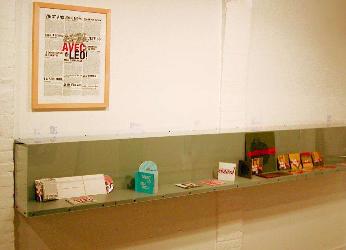 Exposition 100 CD graphisme et musique en France, avec les pochettes de Léo Férré et des compilations du Momo, design IchetKar