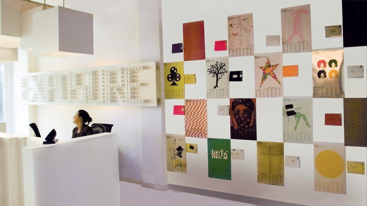 L'exposition Ich&kar's diary à la galerie Exposure à Londre presente les posters calendriers réalisés par IchetKar pour le Momo 