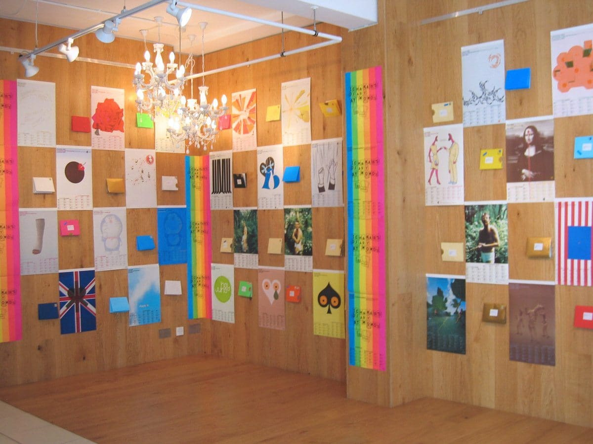 L'exposition Ich&kar's diary à la galerie Exposure à Londre presente les posters calendriers réalisés par IchetKar pour le Momo 