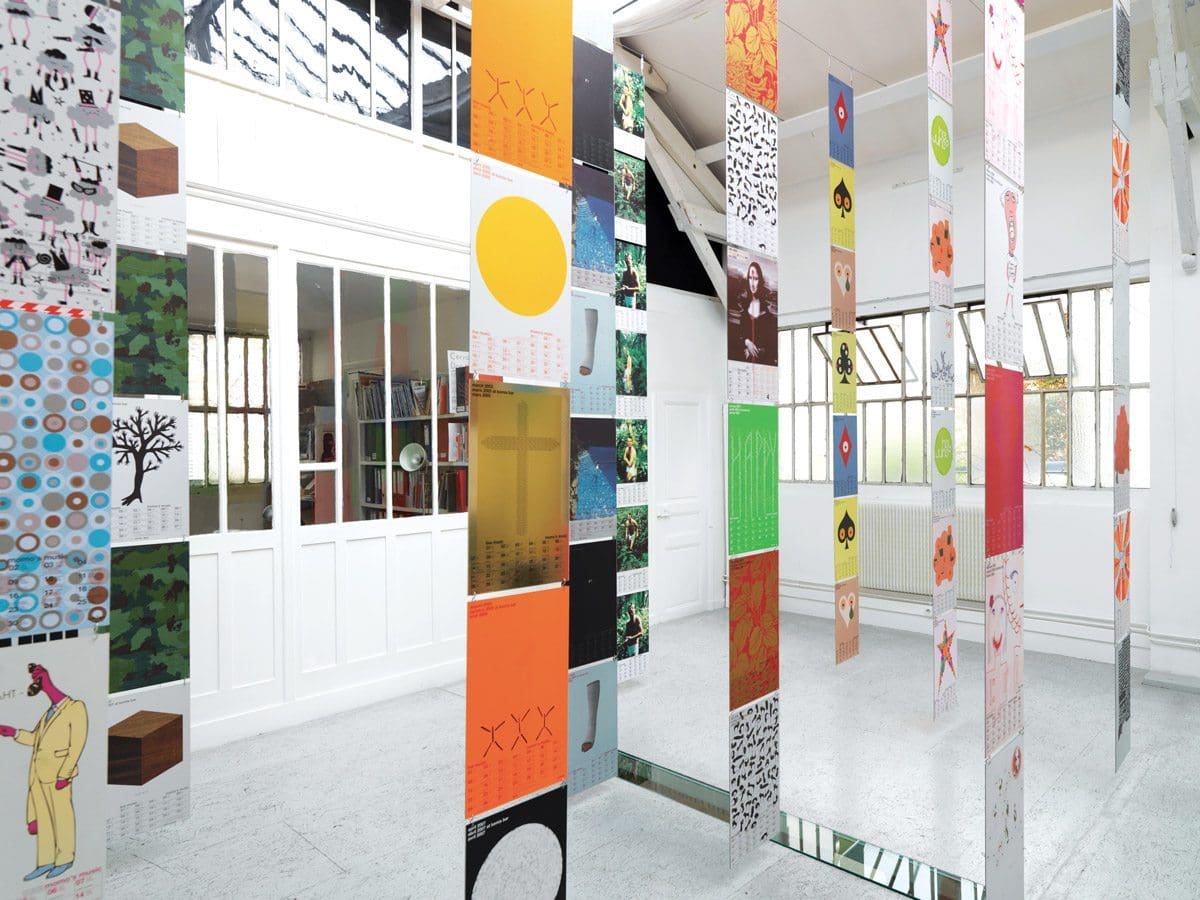 Les posters calendriers du Momo à Londres exposés à la galerie Anatome à Paris pour IchetKar curiosités