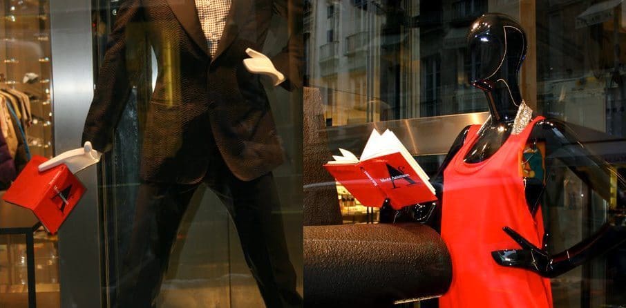 Le livre Mots animaux éditon Buchet Chastel - design ichetkar est en vitrine chez colette