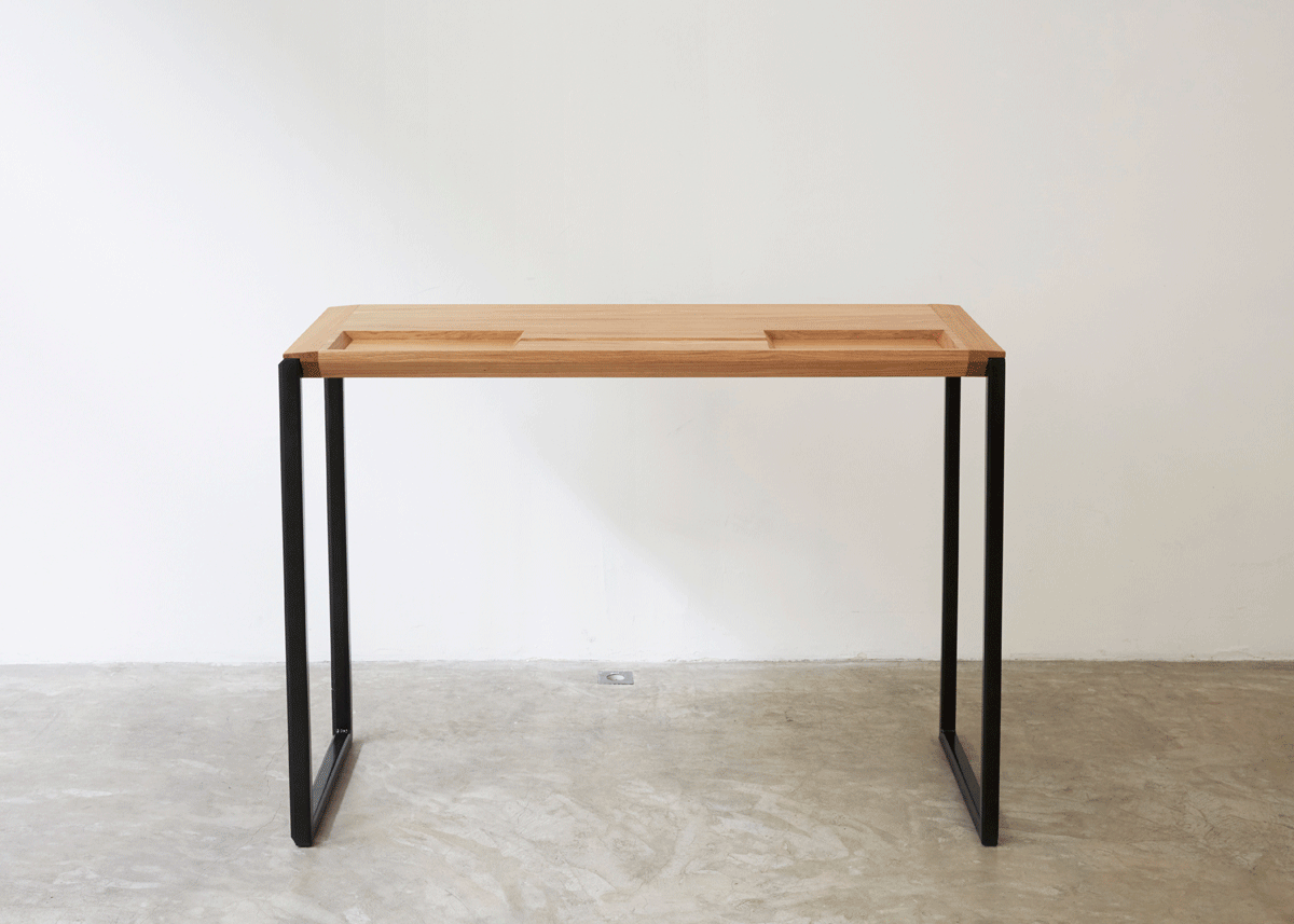 Ich&Kar guillaume buzin montage table d'exposition d'objets graphiques avec les plateaux penrose