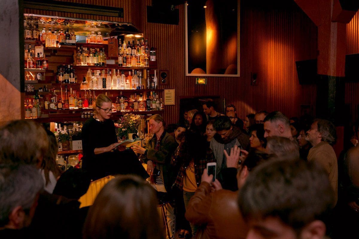 Lecture de Karin Viard à L'andy wahloo 2 mai 2016 pendant l'Andy Cocktail Party