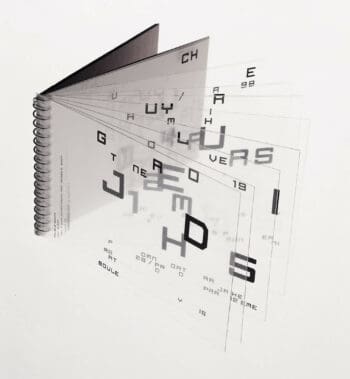 Ich&Kar crée une invitation unique : carnet aux pages transparentes, messages secrets pour Alber Elbaz qui réinvente James Bond chez Guy Laroche.