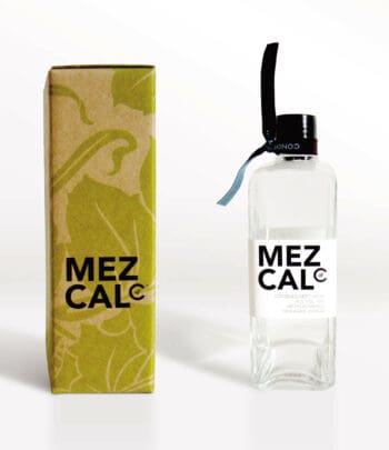 Ichetkar dessine les packagings des produits de la boutique de l'hotel Condesa.