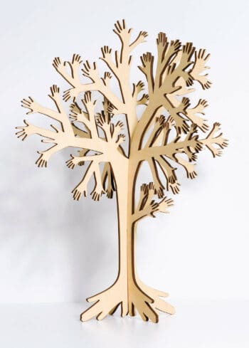 Ich&Kar propose My Tree à l'occasion de la collection 123 furniture de Domestic: Le principe, des planches de bouleau, des éléments prédécoupé à assembler.