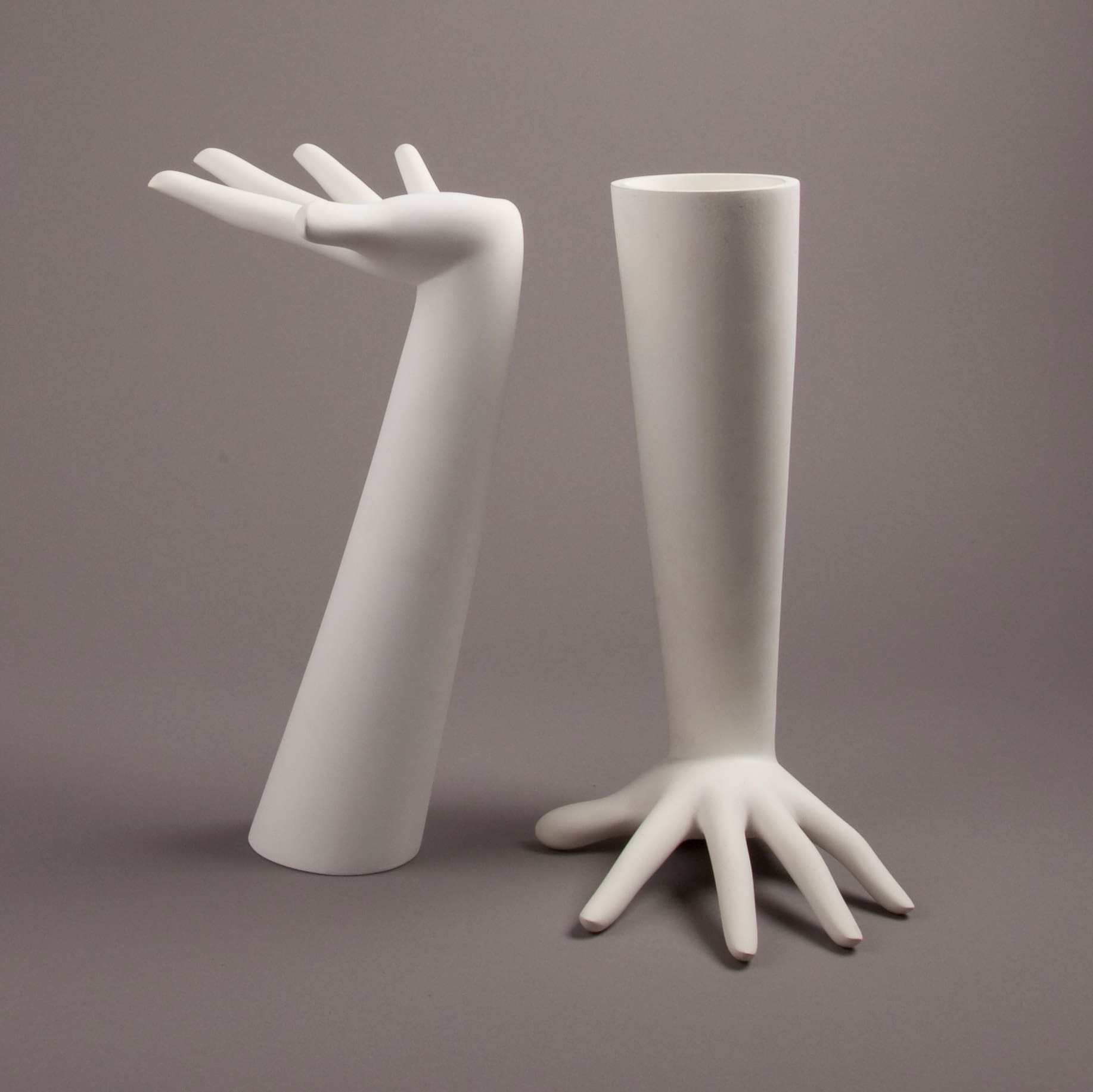 Ich&Kar crée "Hands up" pour son expo à la Galerie Anatome : une sculpture faite de multiples mains.