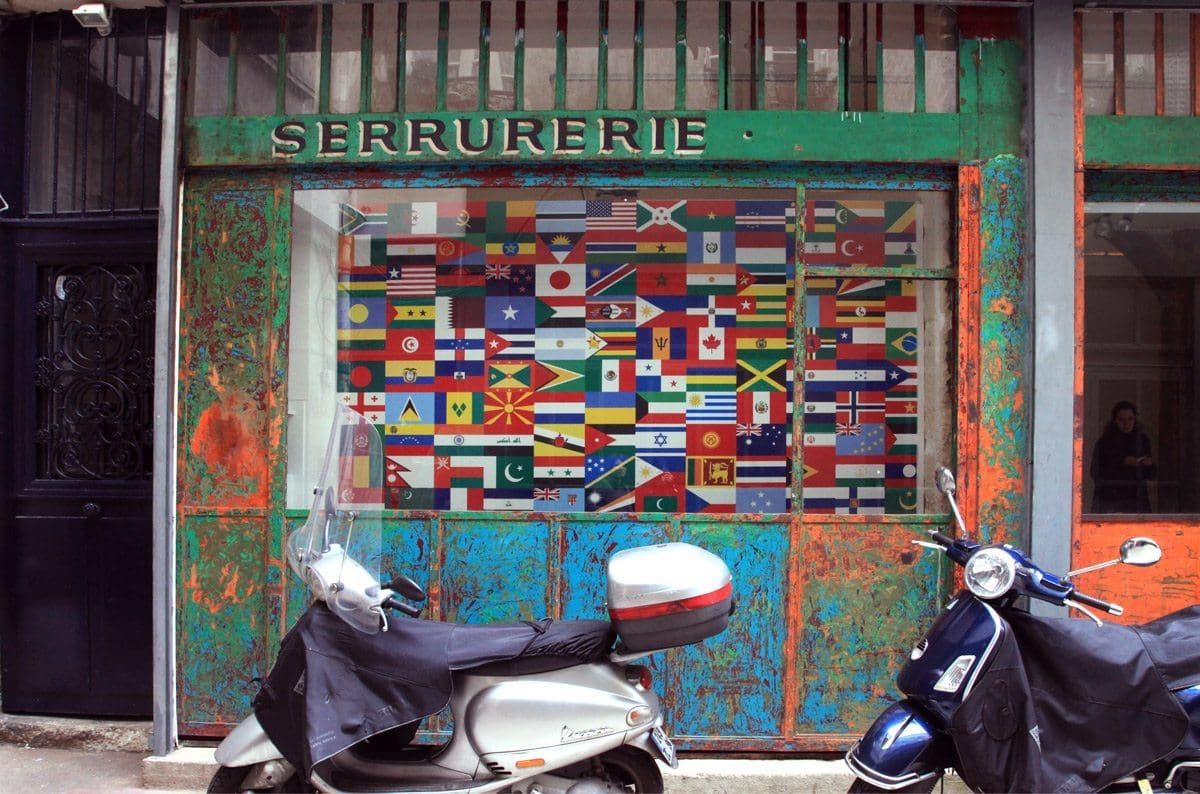 expo laits du monde vue galerie papier peint drapeaux vue facade galerie