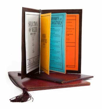 Ich&Kar conçoit la carte du Momo Café, alliant le style brasserie américaine à des teintes méditerranéennes vibrantes.