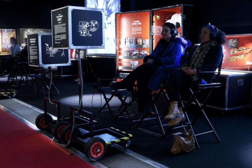 helena ichbiah de ich&kar et clémence farrell à l'entrée de l'exposition musique & cinéma à la cité de la musique