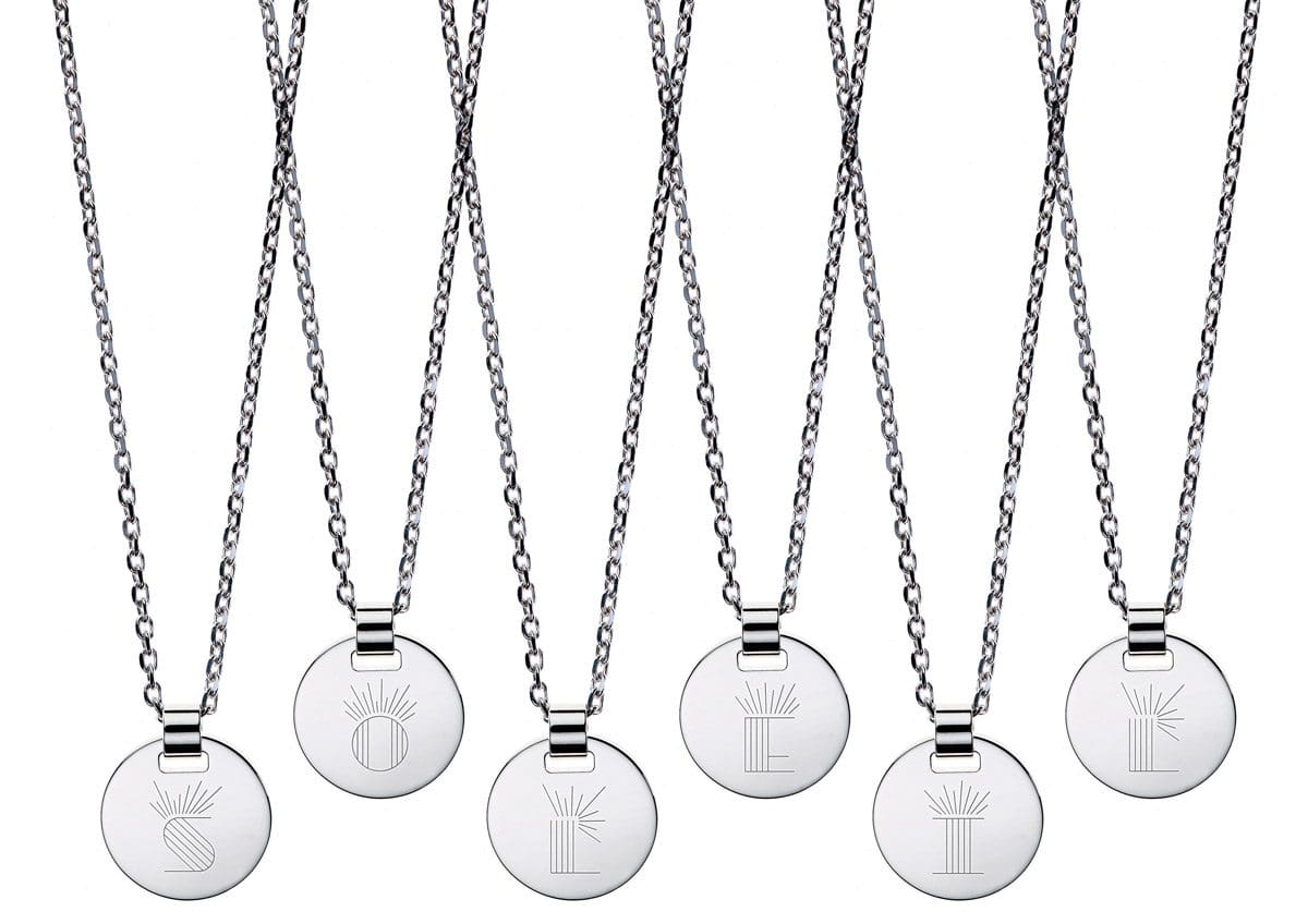 Six médailles aux lettrines Soleil pour l'orfèvre Christofle. Des lettres rayonnantes et solaires, inspirées des années trente, design Ich&Kar