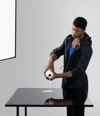 Ich&Kar souhaite, pour la Milk Factory, explorer le clair-obscur et la nature morte, s'inspirant des tableaux des peintres flamands, il missione Colombe Clier