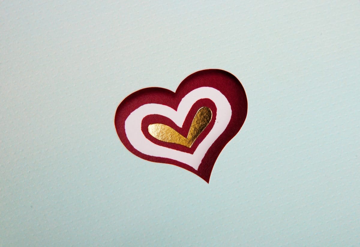 faire part de mariage détail découpe coeur dorure