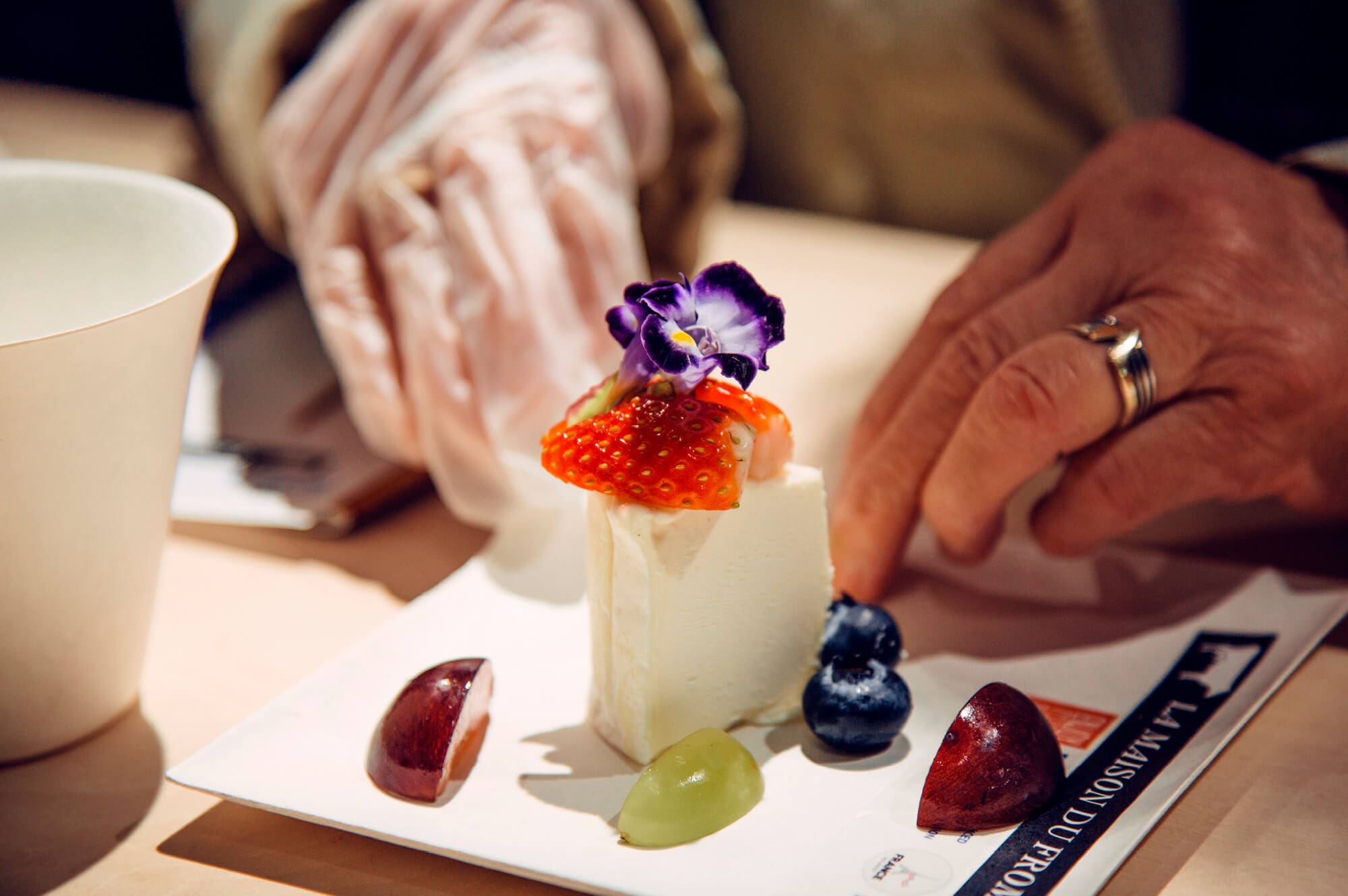 Dressage des assiettes de fromages pour le pop up store la maison du fromage à Tokyo