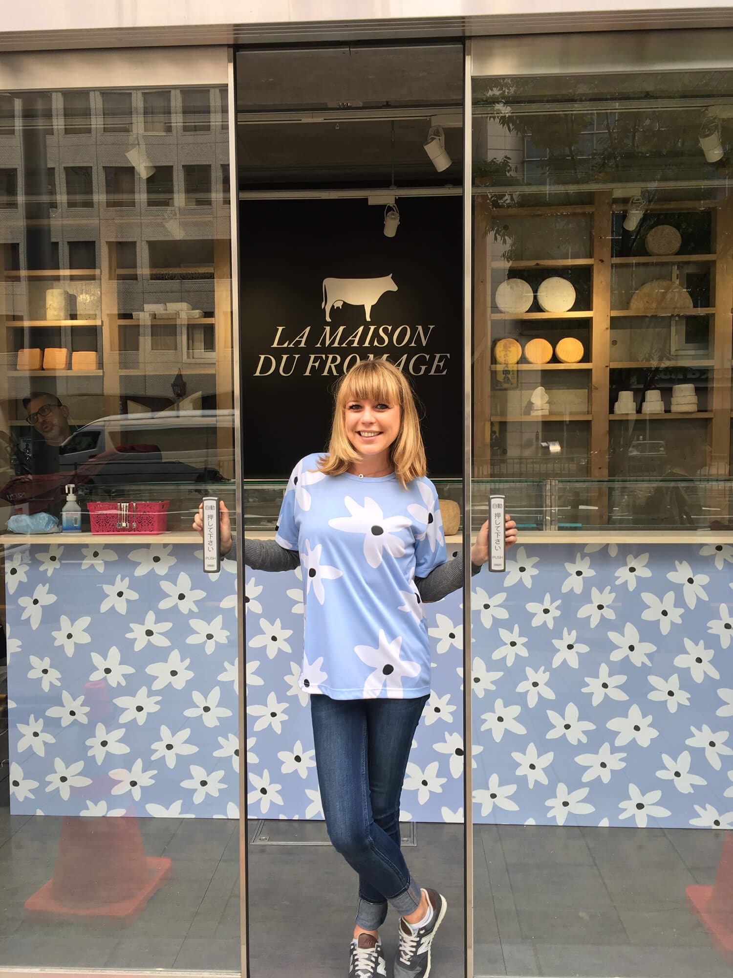 Pop-up store réinventé par Ich&Kar pour La Maison du Fromage à Tokyo, une fusion poétique de printemps et d'identité globale à Shibuya