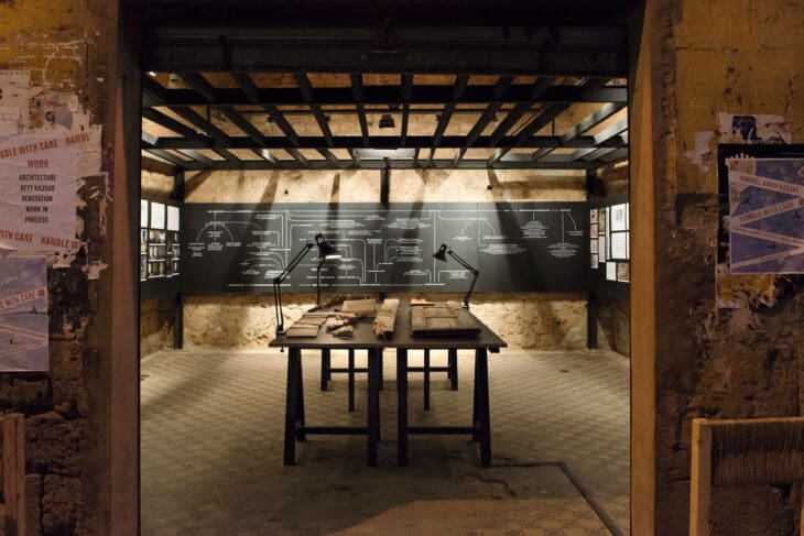 L’architecte Anabel Karim Kassar co-réalise avec Ich&Kar l'exposition «Handle with care» un projet de rénovation d’un palais à Beyrouth.
