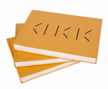 Un coffe-table book qui en impose : Ich&Kar revisite le portfolio d'Annabel en un livre physique imposant.