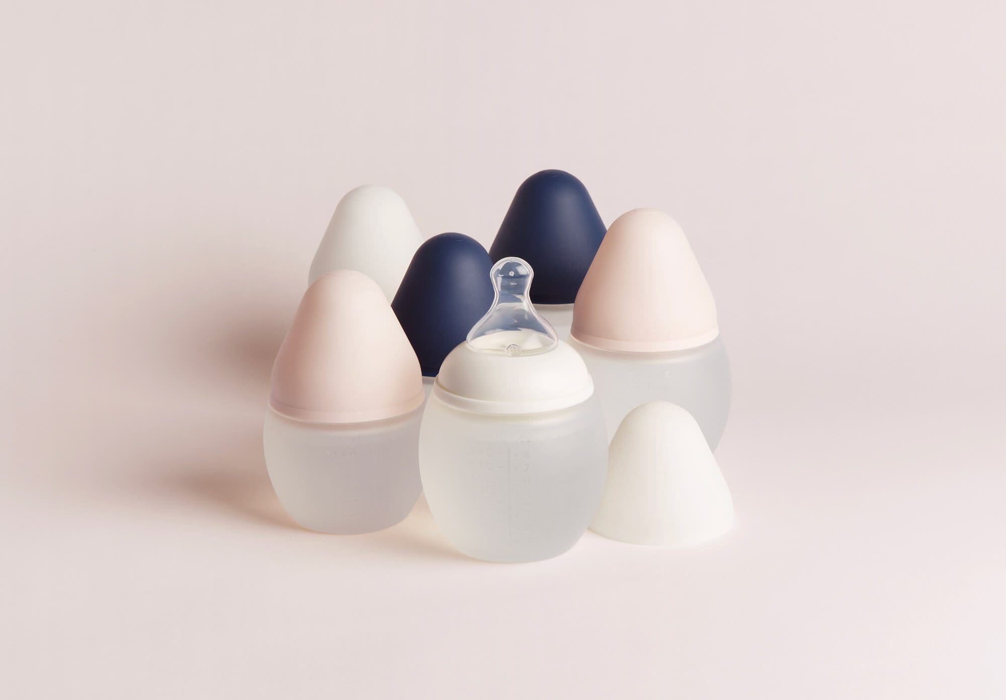 nature morte au ton pastels des BibRonds de Elhée. Photographie de la talentueuse Colombe Clierdirection artistique IchetKar