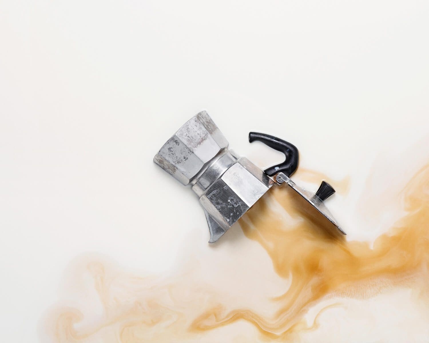 Colombe clier expose ces photos a la milk facory et IchetKar se charge de la direction artistique