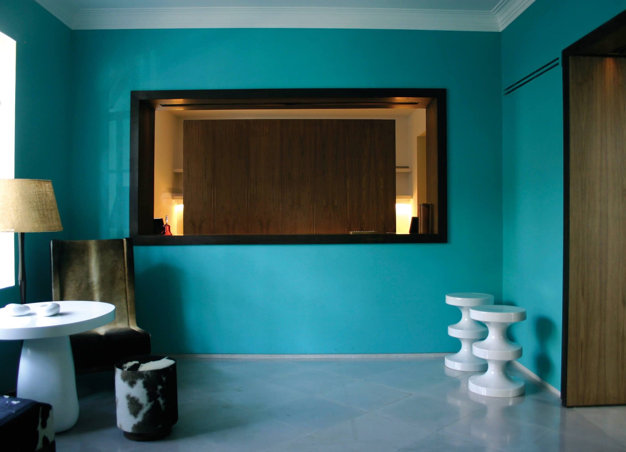 Intérieur de l'hôtel Condesa df à Mexico, le bleu est repris pour toute l'identité visuelle