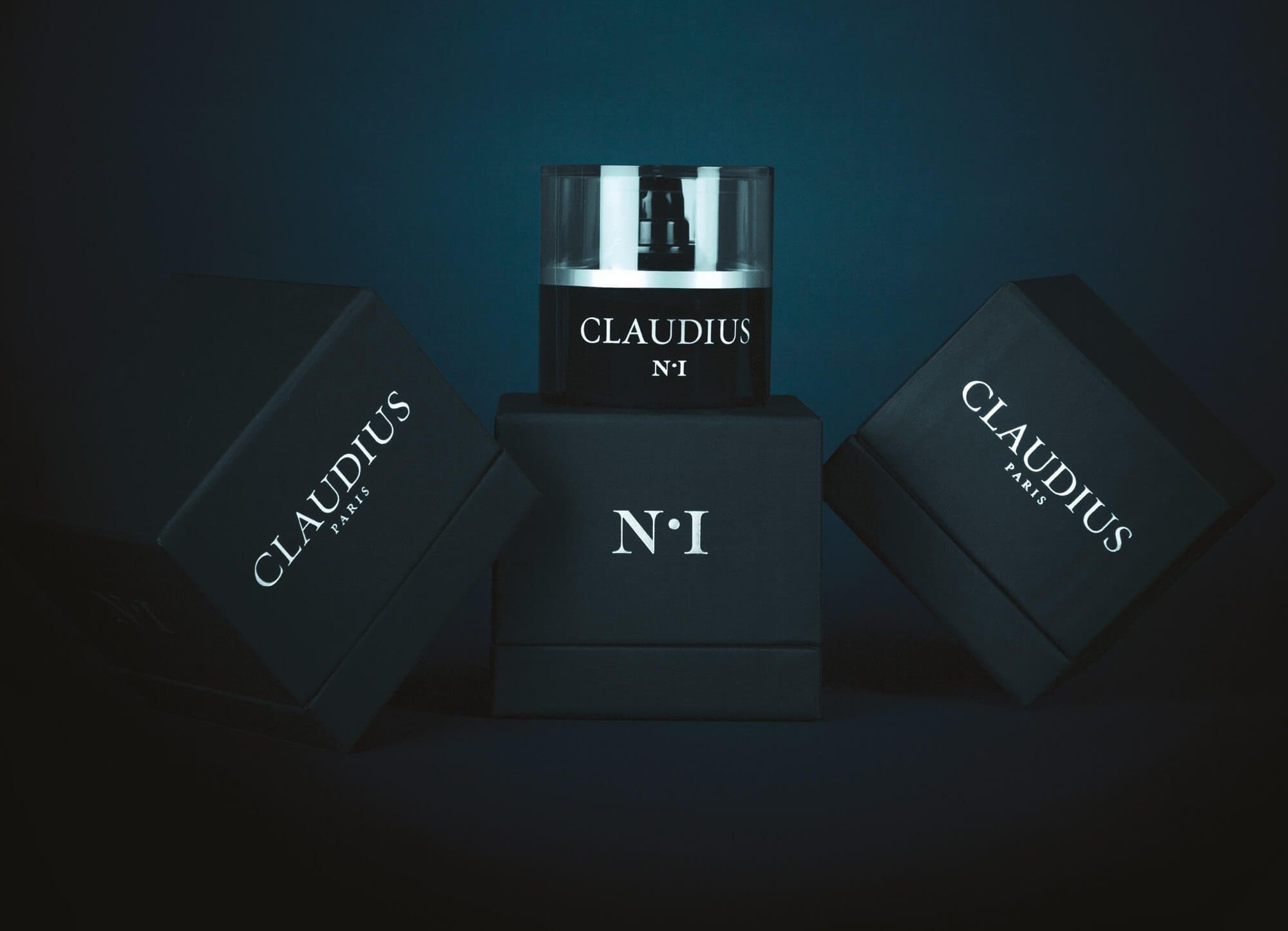 Photographie, ambiance lueur marine, soin haute gamme Claudius n°1, crème de jour et de nuit, avec 19 actifs naturelle, photo et identité graphique IchetKar