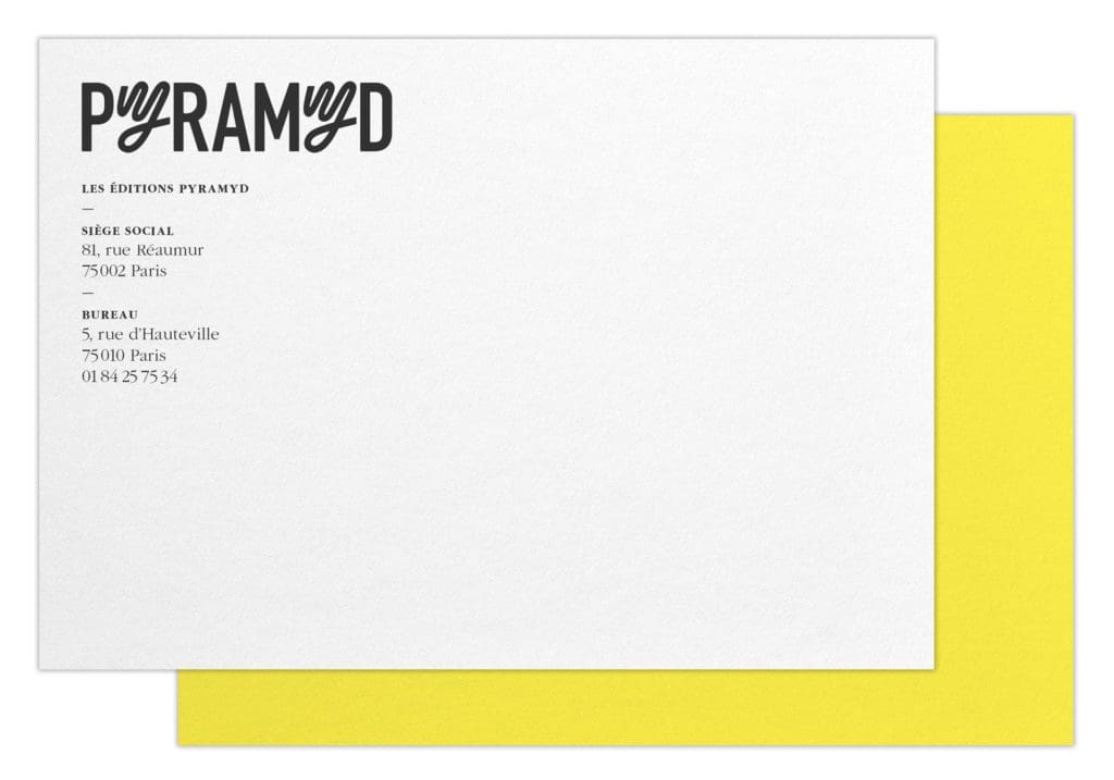 la carte de correspondance revête le nouveau logotype Pyramyd dessiné par IchetKar