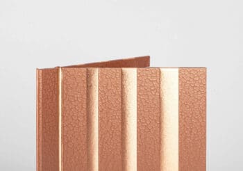 Une fabrication haute couture pour le porte menu du Restaurant Gaya du chef Pierre Gagnaire, design réalisé par Ich&Kar