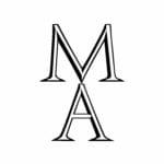 IchetKar imagine le Le monogramme donne de la stature par sa quasi-symétrie. Trois triangles qui pourraient suggérer les trois volcans Etna, Strómboli et Vulcano. pour le chef Marcolino