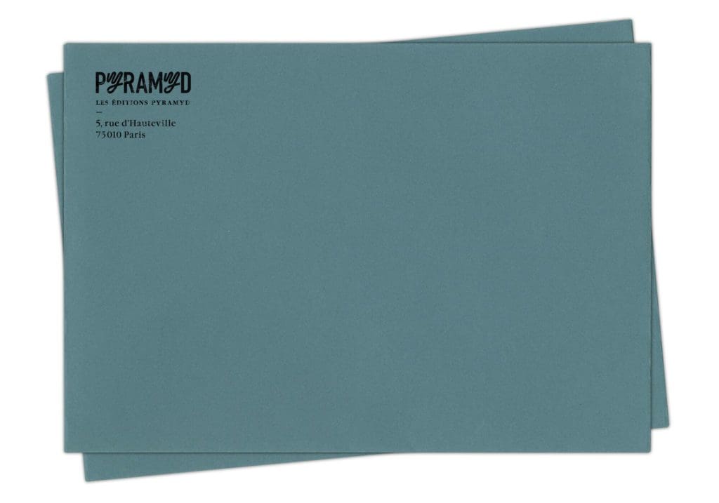 le papier à lettre revête le nouveau logotype Pyramyd dessiné par IchetKar