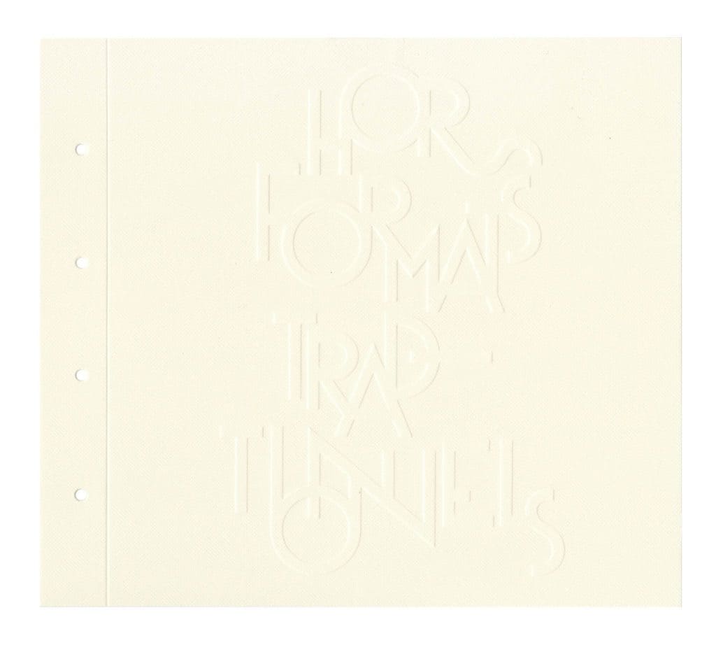 Composition typographique gaufrés pour la tête de chapitre des Hors formats traditionnels signé IchetKar pour le restaurant Blazac de Pierre Gagnaire
