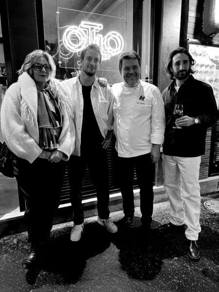 Eric trochon, son equipe et Ichetkar le jour de l'ouverture du bar Otto