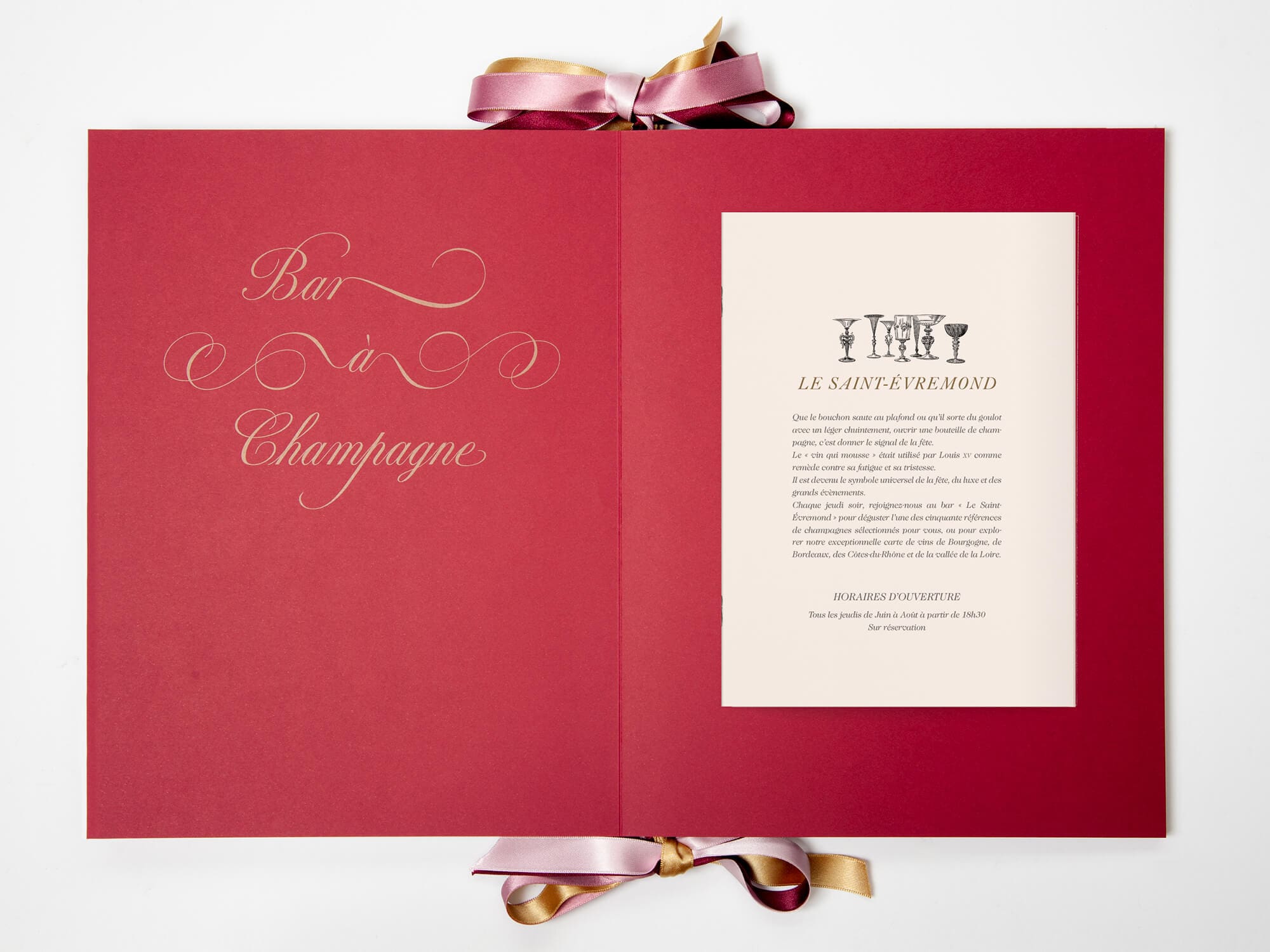 Bar à champagne : interieur du room book du chateau louise de la vallière, le baroque du XVIIe, dessin typographique majestueux, signé ichetkar