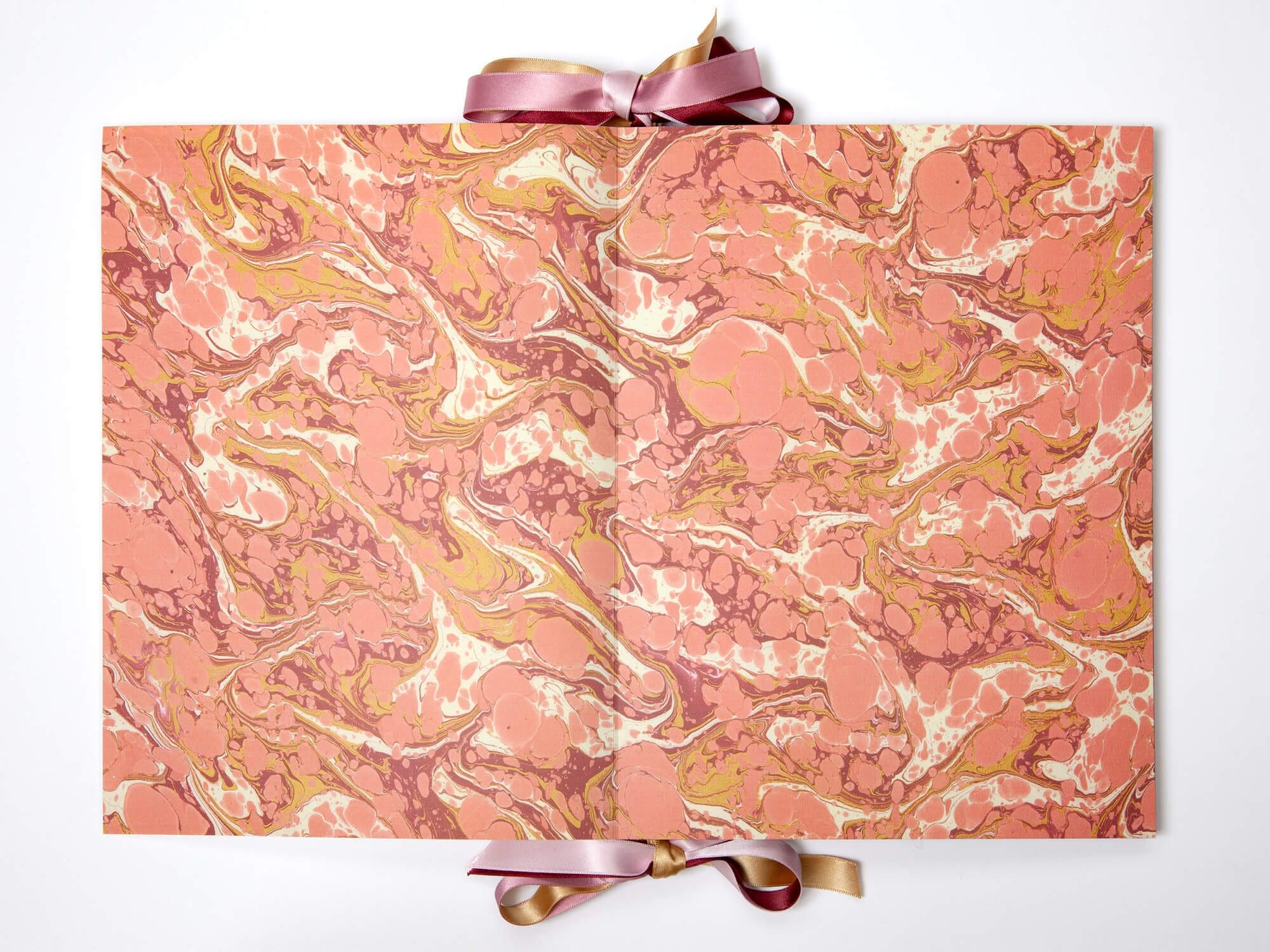 Le room book du chateau louise de la vallière, le baroque du XVIIe, papier marbré et rubans, edition d'exception signé ichetkar