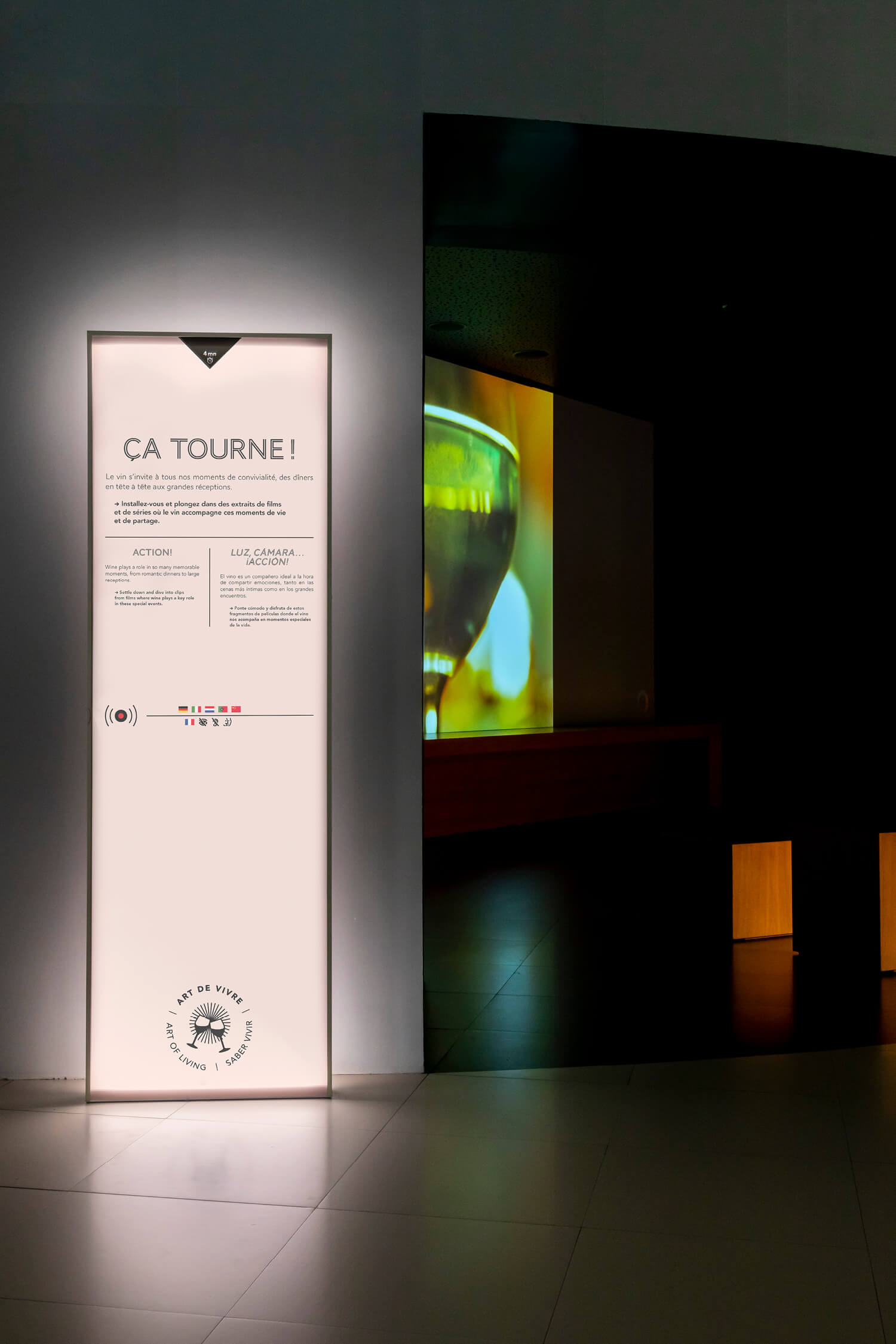 le totem 'ca tourne' de ichetkar pour la cite du vin de bordeaux