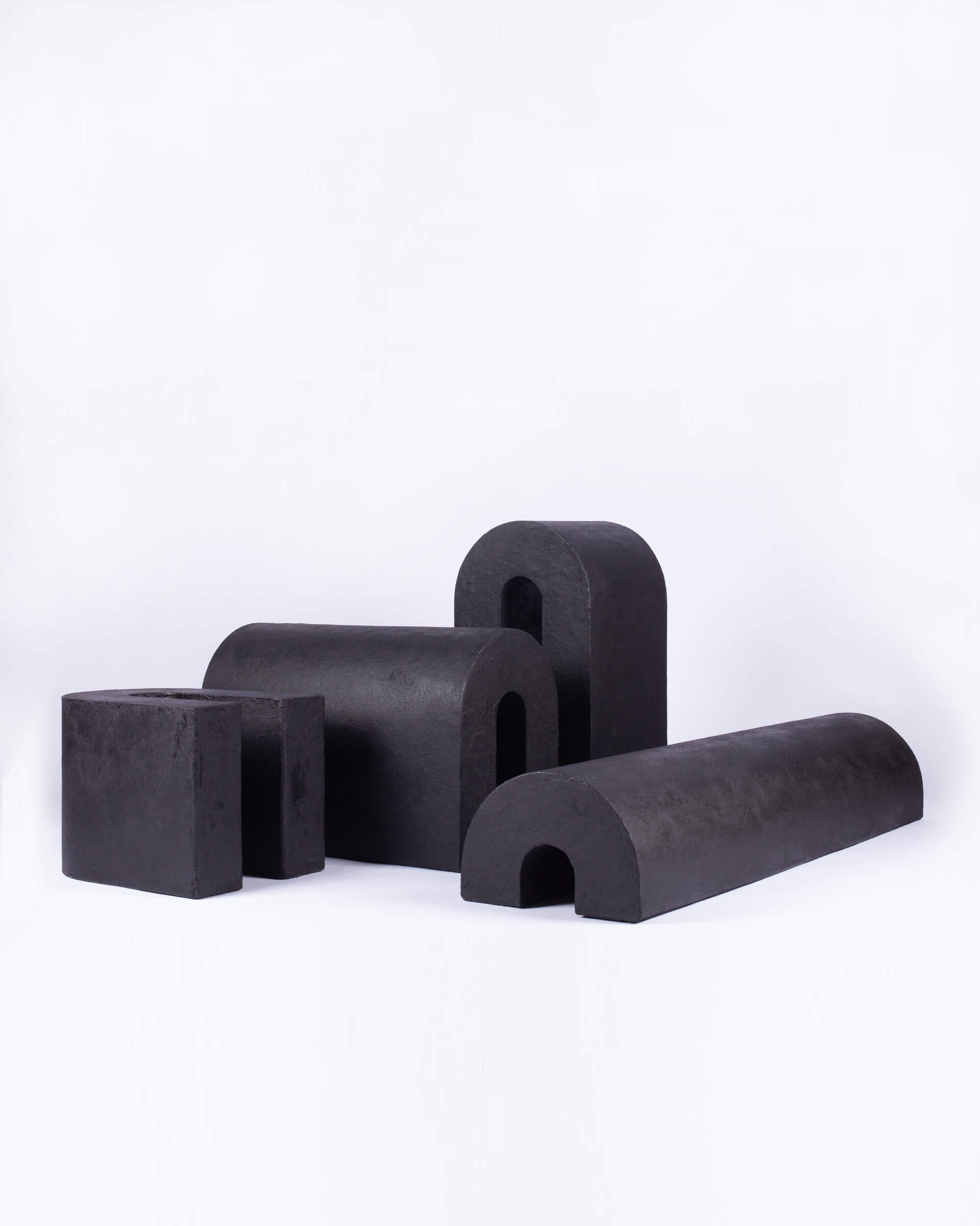Objet du quotidien, justesse et sobriété. Pierre Lapeyronnie designer fait partie du studio épure au sein de l’exposition in situ dont le commissariat de la 7e édition de la Biennale Émergences est confié aux créatrices Helena Ichbiah/ Ichetkar et Véronique Maire