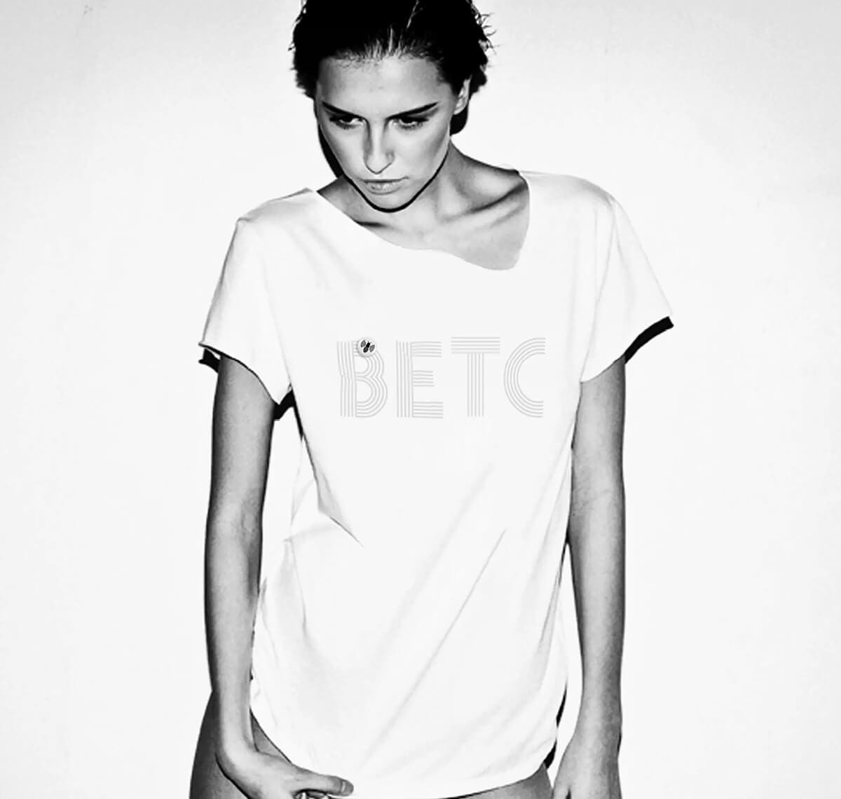 Visuel de tee-shirt avec pin's abeille pour l'agence de publicité BETC; design Ichetkar