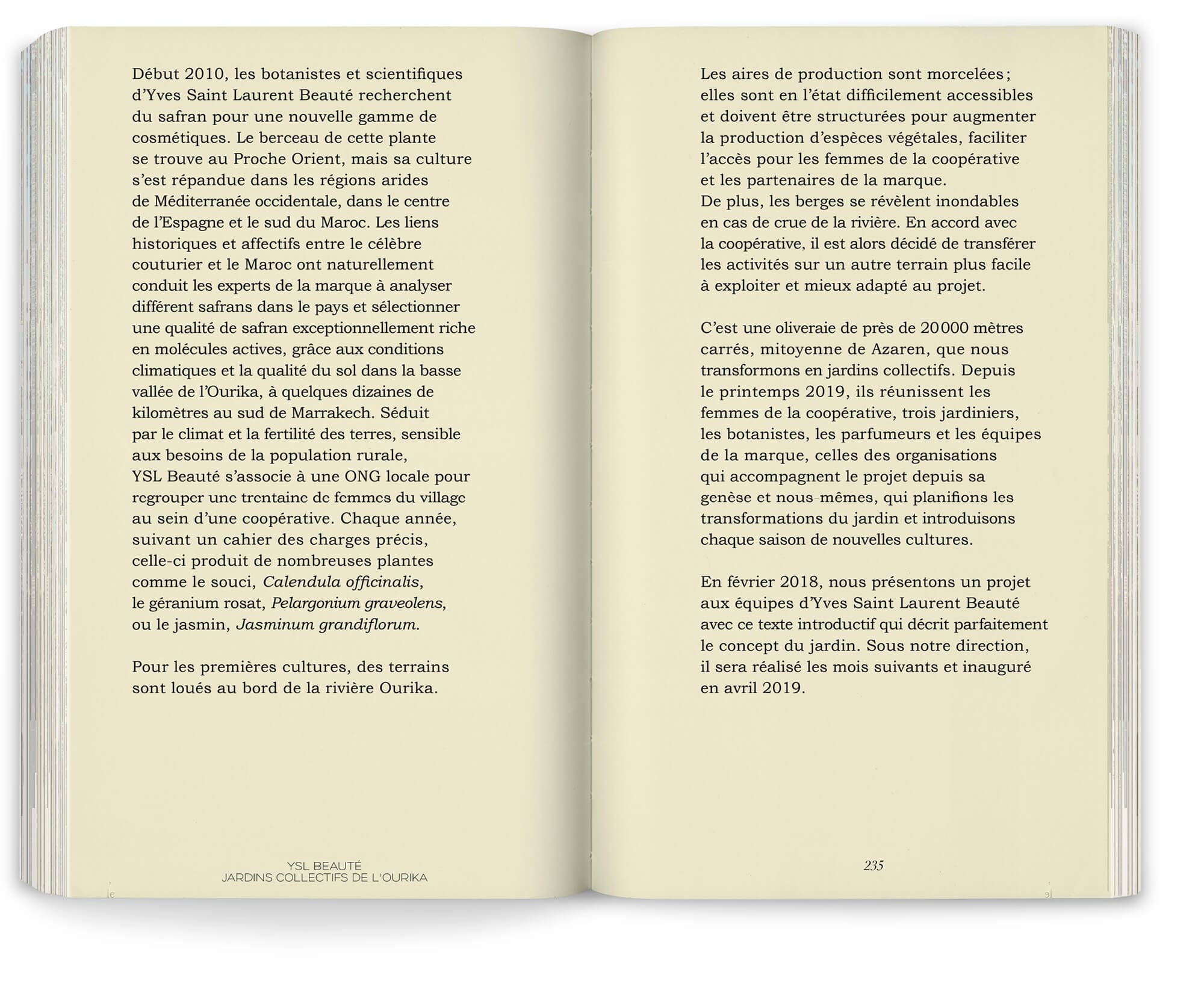 Double page de texte sur les jardins, grande typographie et grande marge pour un confort de lecture optimal, design IchetKar