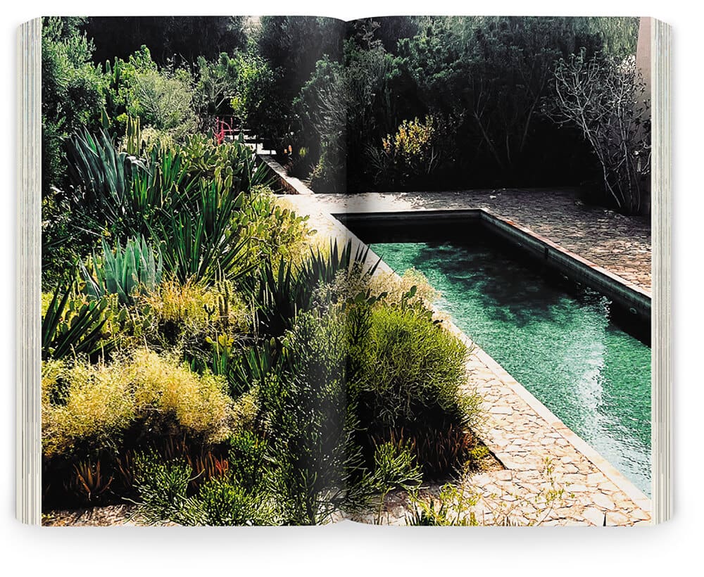 IchetKar conçoit le livre des paysagistes Ossart + Maurières, onze jardins d'aridité, aventure marocaine aux éditions Pyramyd.