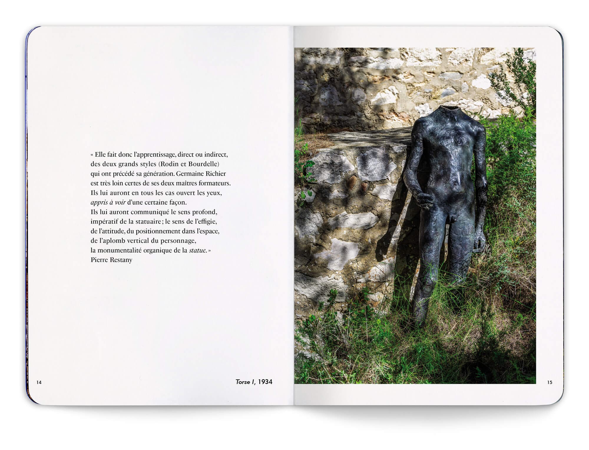 Photographie de l'oeuvre Torse 1 de 1934 par Germaine Richier et citation de Pierre Restany dans le catalogue de l'exposition Germaine Richier La méditerranéenne à la Friche de l'Escalette 2024, direction artistique du livre d'artiste IchetKar