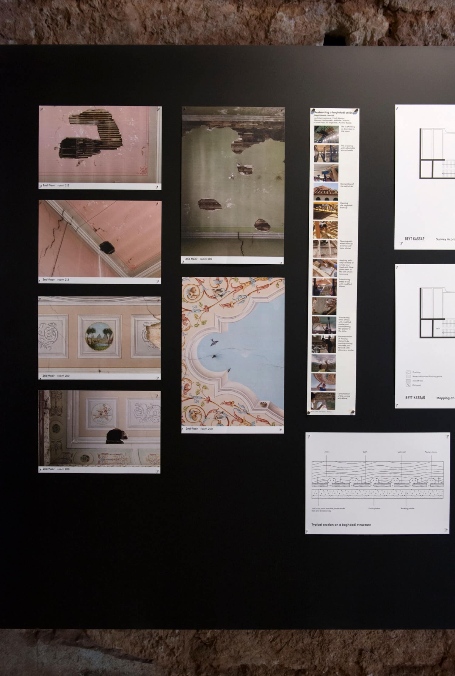 Panneau présentant des photos de Colombe Clier pour l'exposition handle with care d'annabel karim kassar, scénographie et graphisme ichetkar