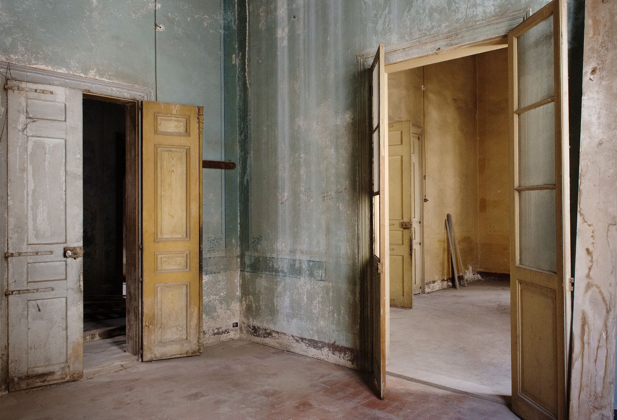Les photographies du Palais Beyt Kassar de Colombe clier pour l'exposition Handle with care, scénographie IchetKar
