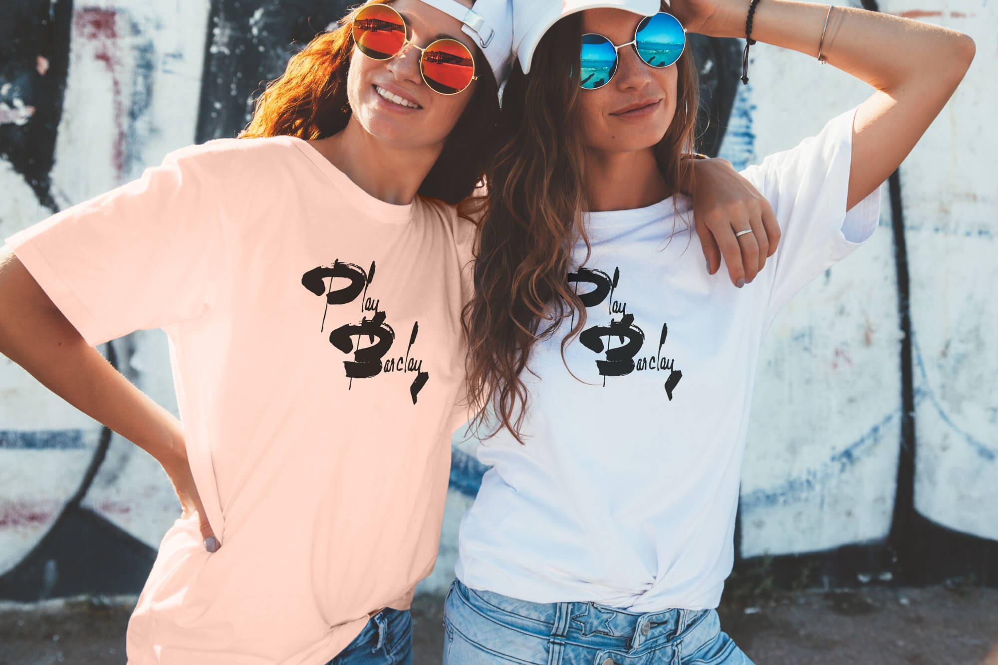 Le logotype Play Barclay dessiné par IchetKar s'imprime sur des tee-shirts à l'occasion des 70 ans du Label de musique