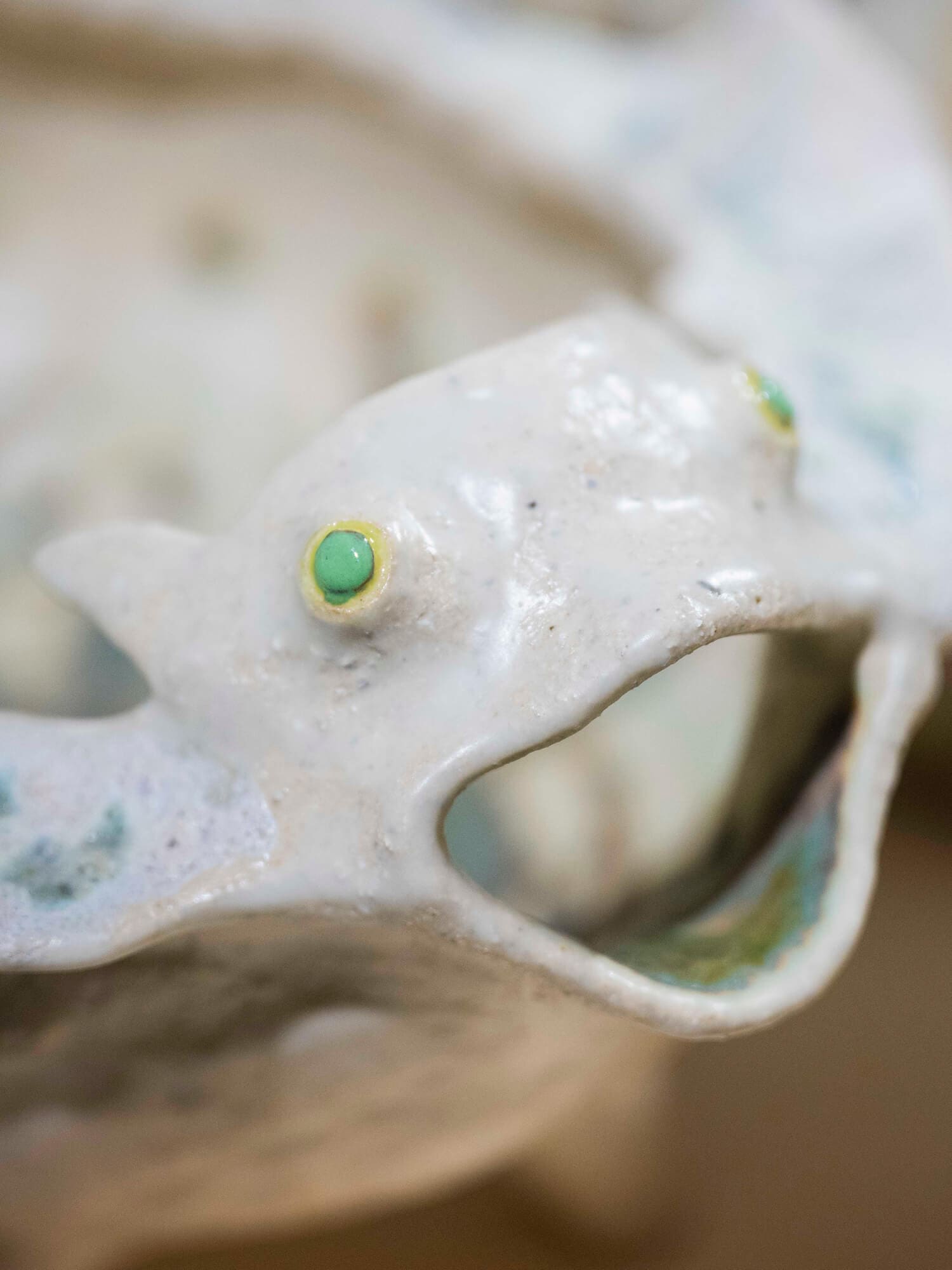 zoom sur les céramiques de Raphael serres du Studio futur archaïques par Helena Ichbiah (IchetKar) et Véronique Maire aux commandes de la 8ᵉ Biennale Émergences 2025 au 9 ter, aux côtés d'Est Ensemble et 14 Septembre