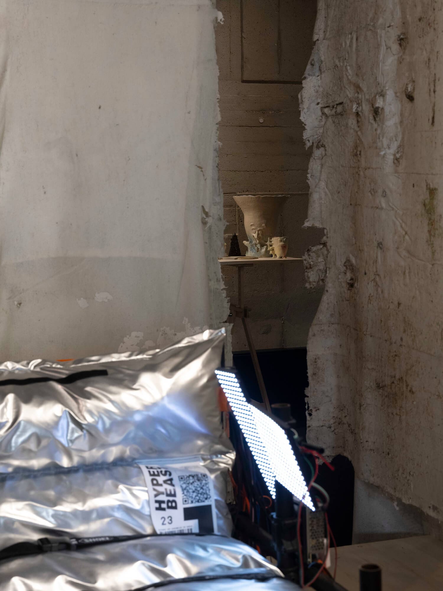 zoom sur Jean-Baptiste Durand du Studio futur archaïques par Helena Ichbiah (IchetKar) et Véronique Maire aux commandes de la 8ᵉ Biennale Émergences 2025 au 9 ter, aux côtés d'Est Ensemble et 14 Septembre
