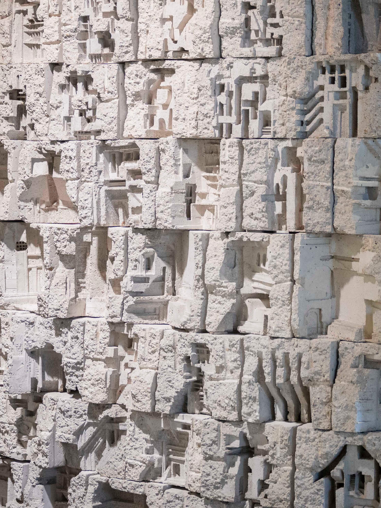zoom sur Jules Goliath du Studio futur archaïques par Helena Ichbiah (IchetKar) et Véronique Maire aux commandes de la 8ᵉ Biennale Émergences 2025 au 9 ter, aux côtés d'Est Ensemble et 14 Septembre