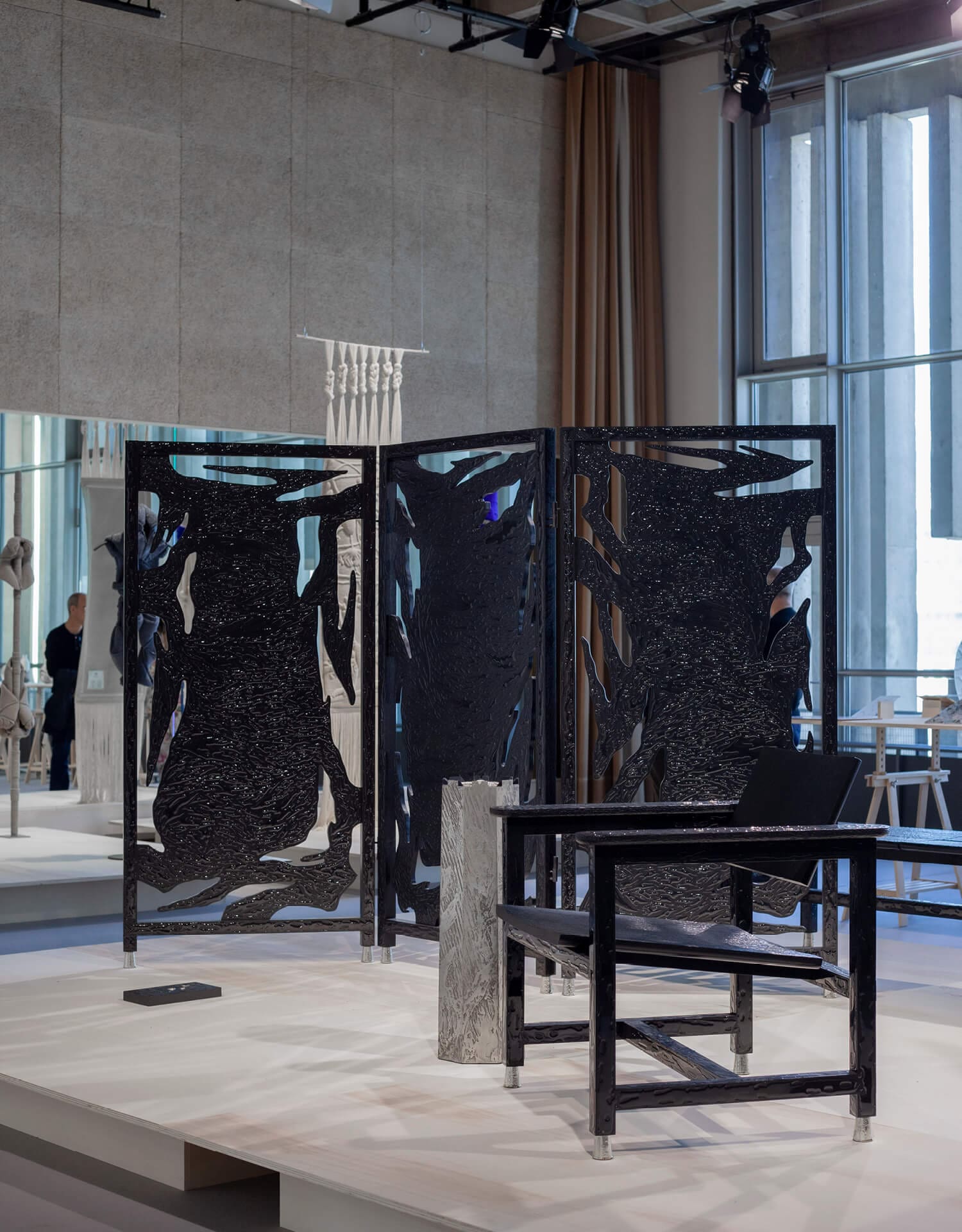 paravent de Quentin Vuong, Helena Ichbiah et Véronique Maire dirigent la 8ᵉ Biennale emergences 2025 —9 ter avec Est Ensemble et 14 Septembre