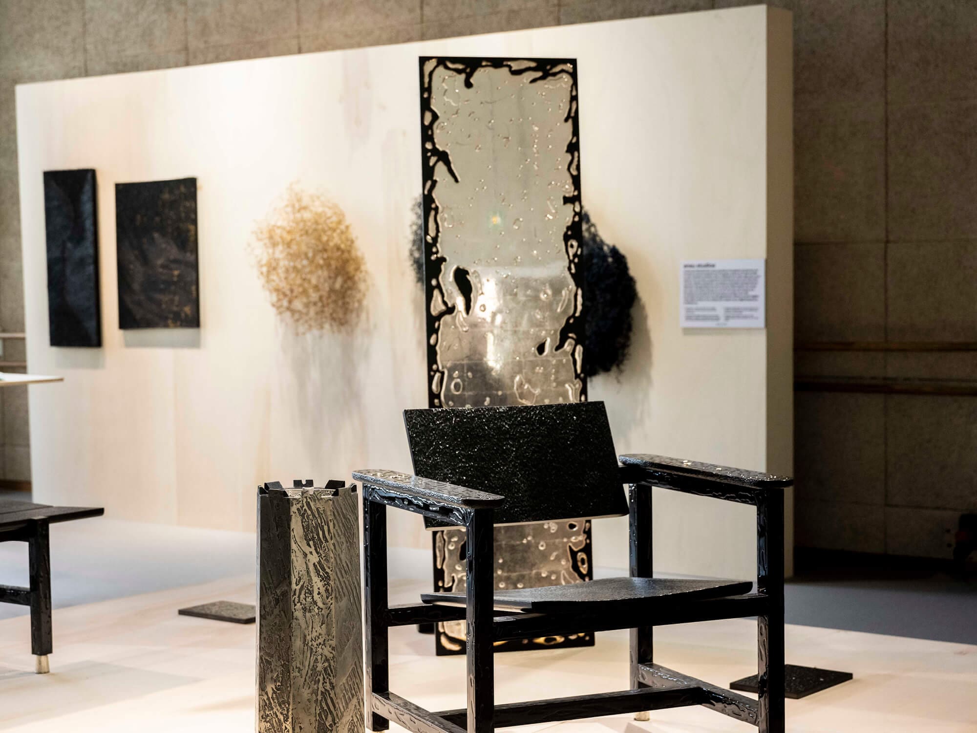 zoom sur le studio Nouvelle excellence avec Quentin vuong. Nouvelle édition de la Biennale Émergences 2025 : métiers d'art — 9 ter, commissariat assuré par Helena Ichbiah, Véronique Maire pour Est Ensemble et 14 Septembre