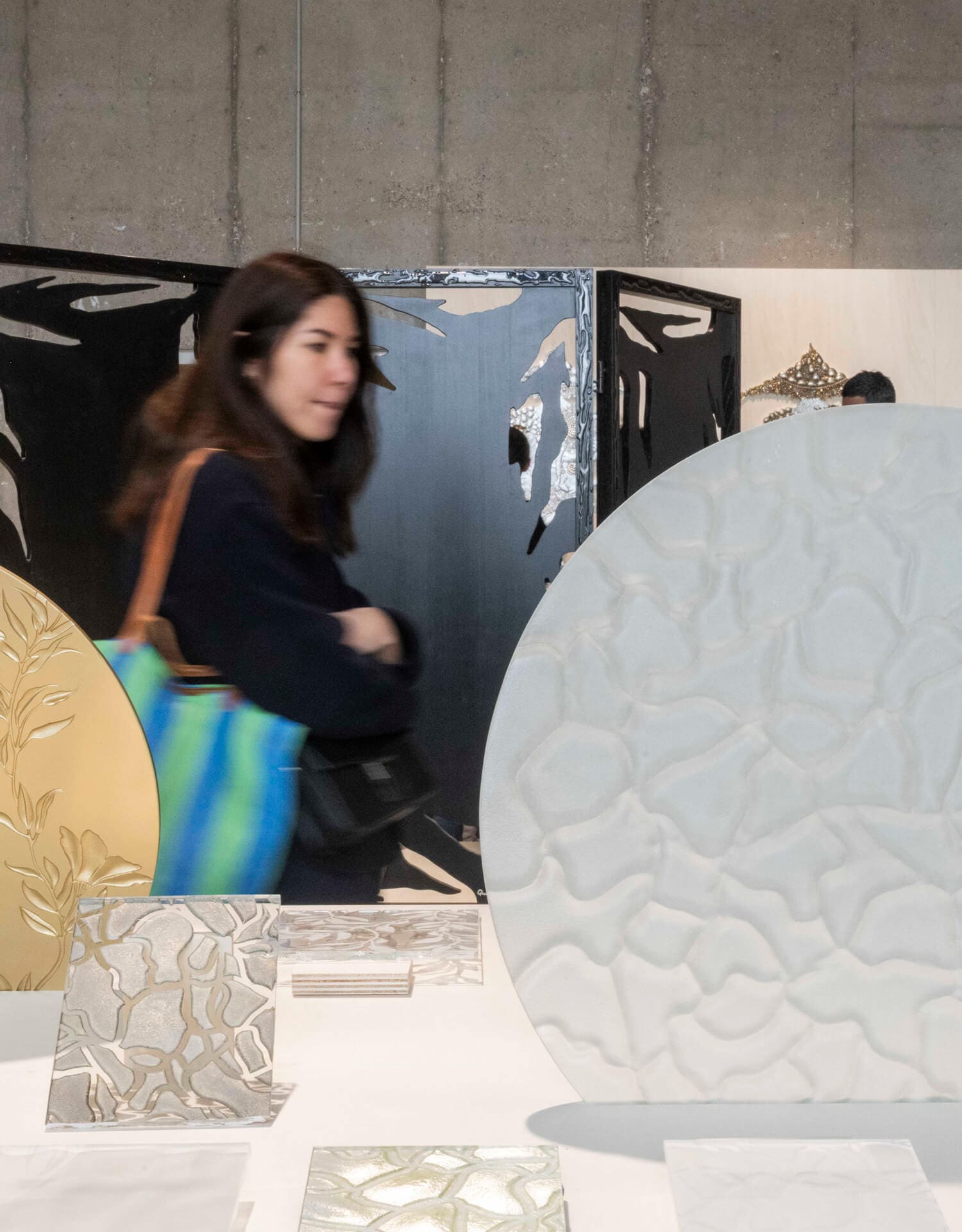 zoom sur la compagnie du verre, Helena Ichbiah et Véronique Maire dirigent la 8ᵉ Biennale Émergences 2025 —9 ter avec Est Ensemble et 14 Septembre