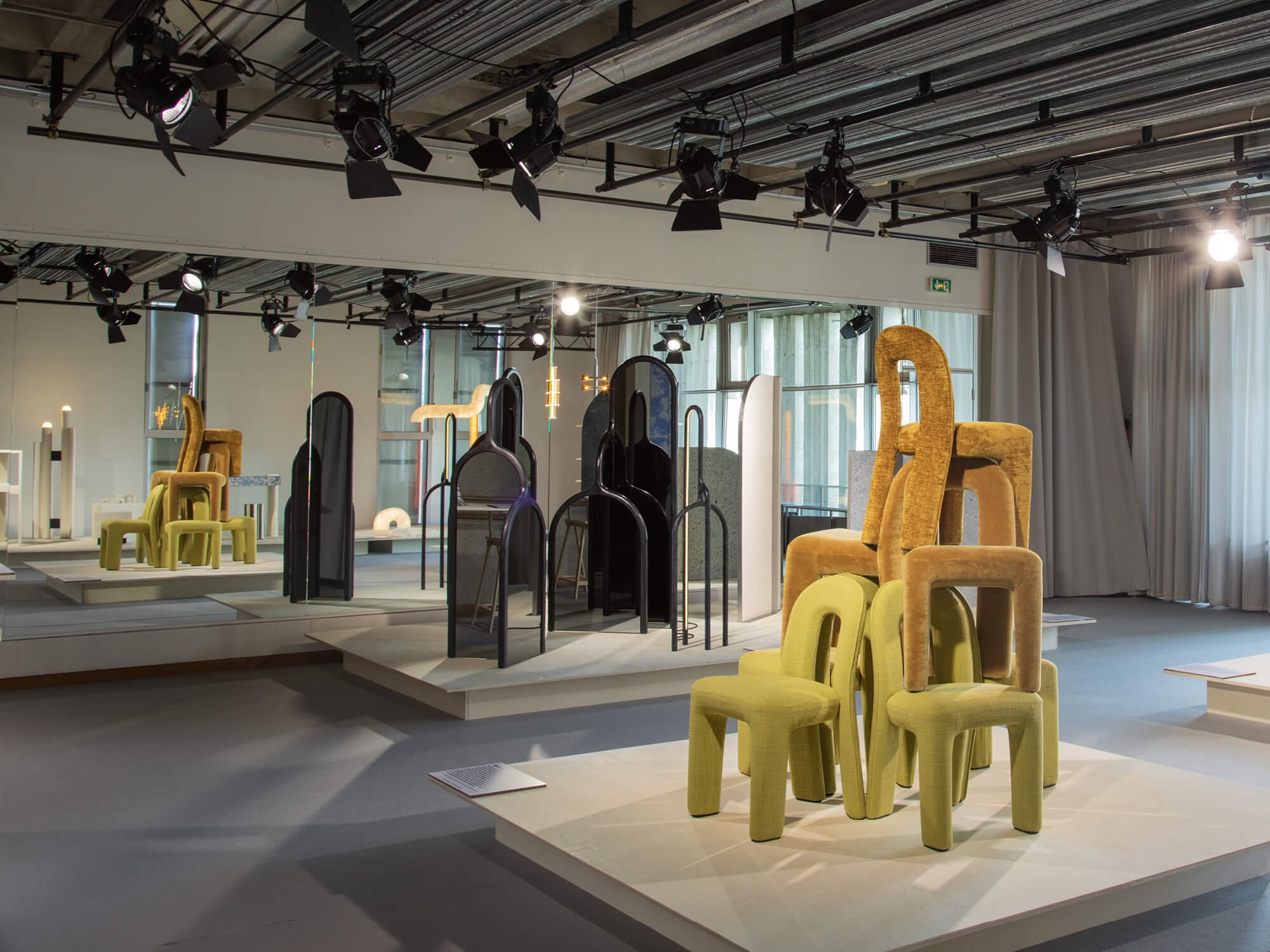 studio Super simple avec Pierre Lapeyronnie, Guillaume Delvigne, Pauline Androlus. Nouvelle édition de la Biennale Émergences 2025 : métiers d'art — 9 ter, commissariat assuré par Helena Ichbiah, Véronique Maire pour Est Ensemble et 14 Septembre