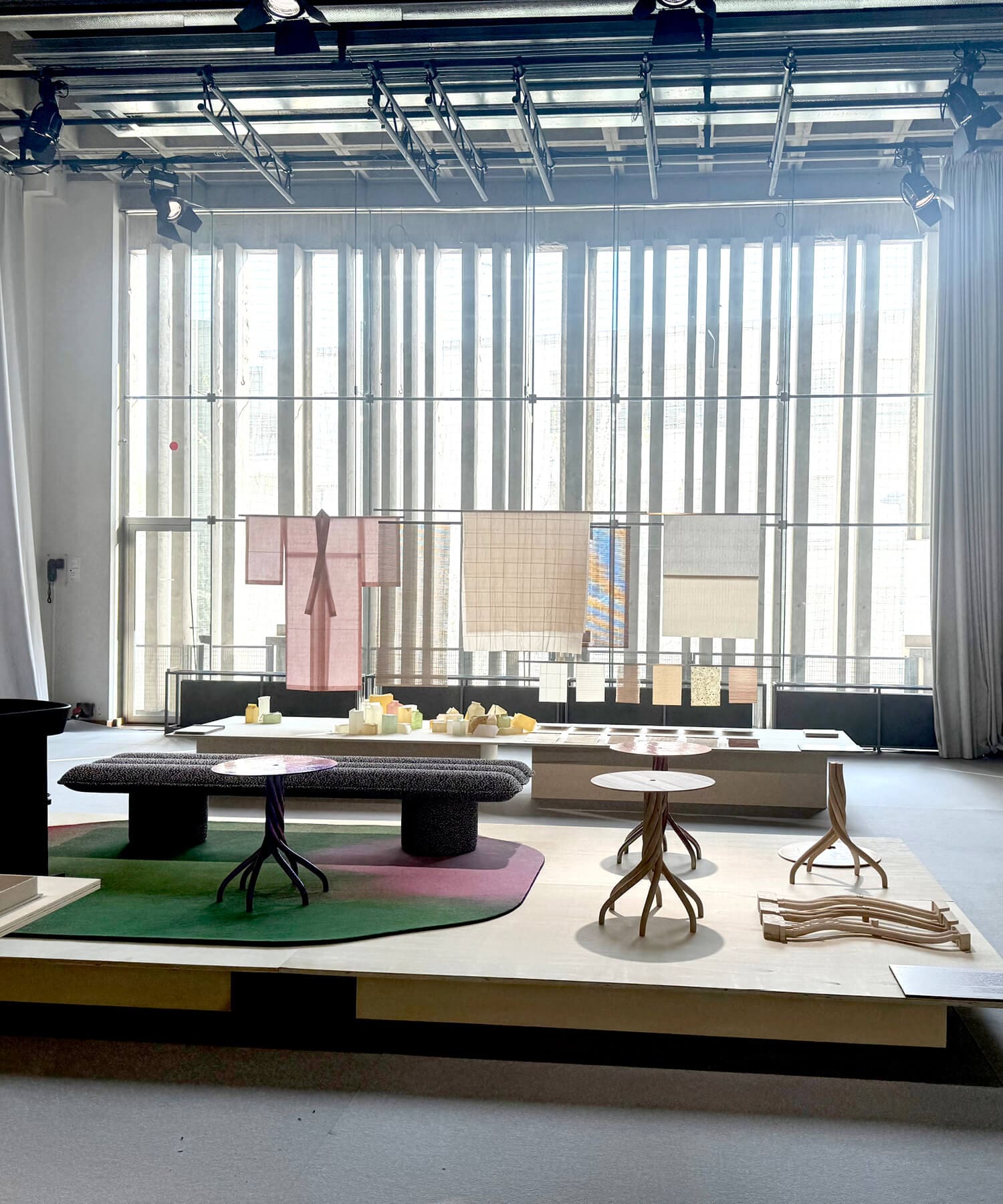 Biennale emergence 2025-OUVRAGE MODERNE-ichetkar-phone-